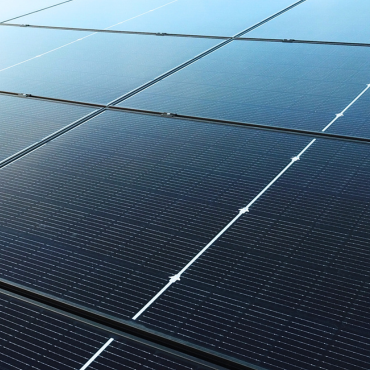 Passende Unterkonstruktionen und PV-Komponenten für Dachlösungen in Sanierungs- und Bauprojekten.